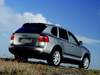 Porsche Cayenne 2002 photo