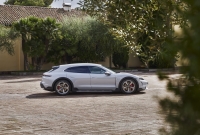 Porsche Taycan Cross Turismo photo